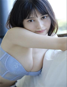 庭院里的女人